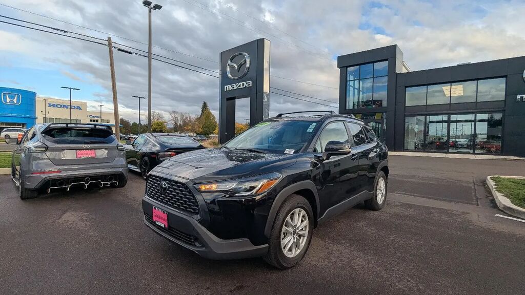 2022 Toyota Corolla Cross LE — photo 1 of 13