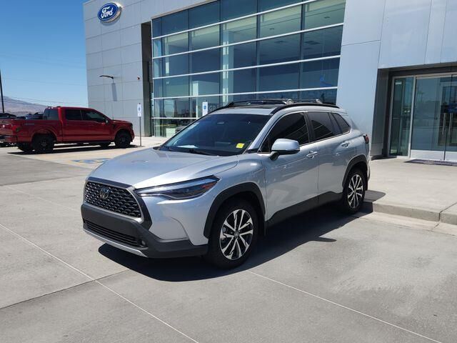 2024 Toyota Corolla Cross XLE — photo 1 of 13