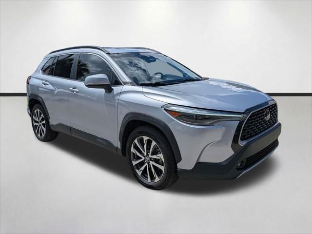 2023 Toyota Corolla Cross XLE — photo 1 of 13