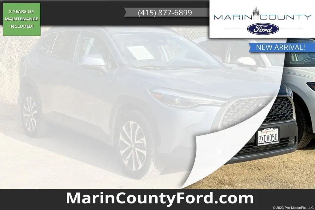 2023 Toyota Corolla Cross XLE — photo 1 of 36