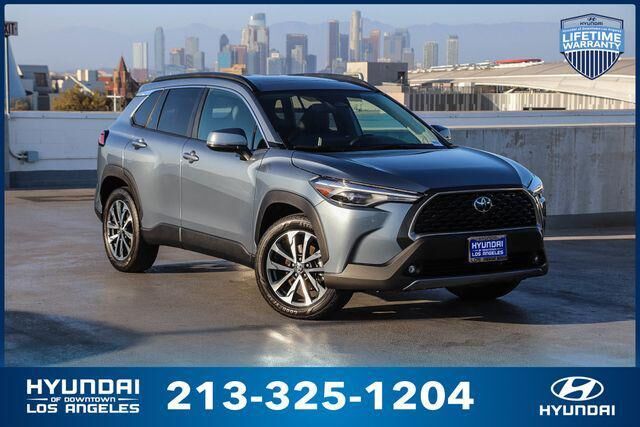 2024 Toyota Corolla Cross XLE — photo 1 of 13