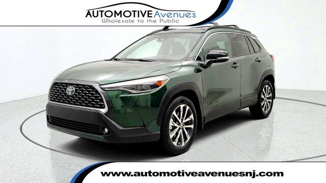 2025 Toyota Corolla Cross XLE — photo 1 of 13