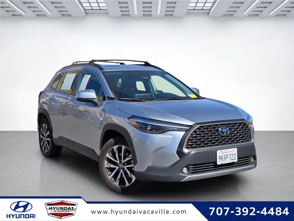 2023 Toyota Corolla Cross XLE — photo 1 of 13