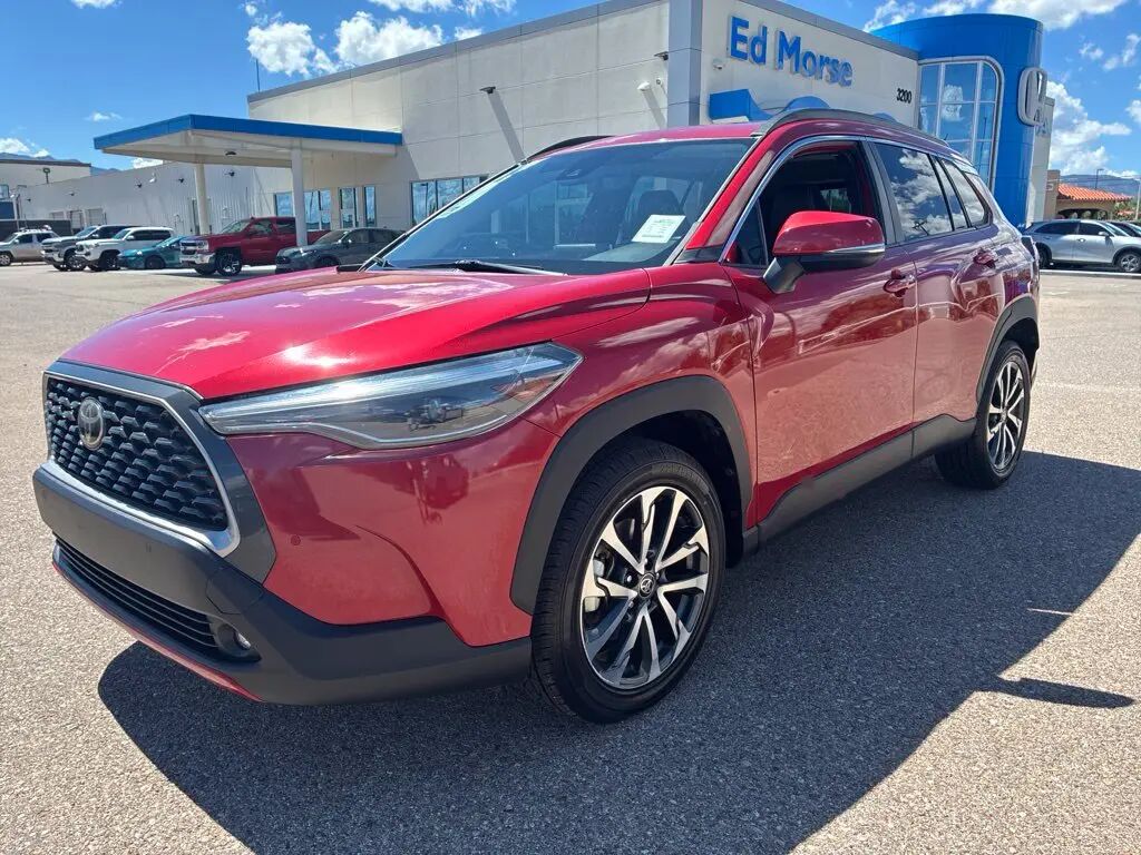2022 Toyota Corolla Cross XLE — photo 1 of 13