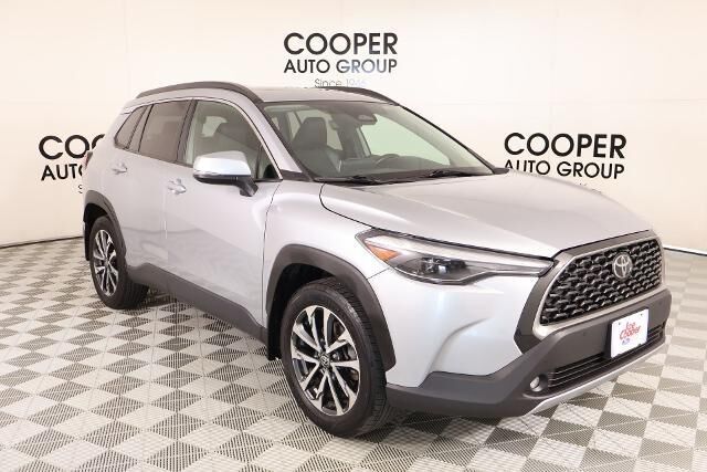 2024 Toyota Corolla Cross XLE — photo 1 of 13