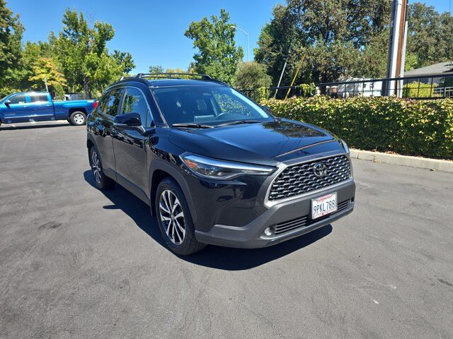 2024 Toyota Corolla Cross XLE — photo 1 of 11
