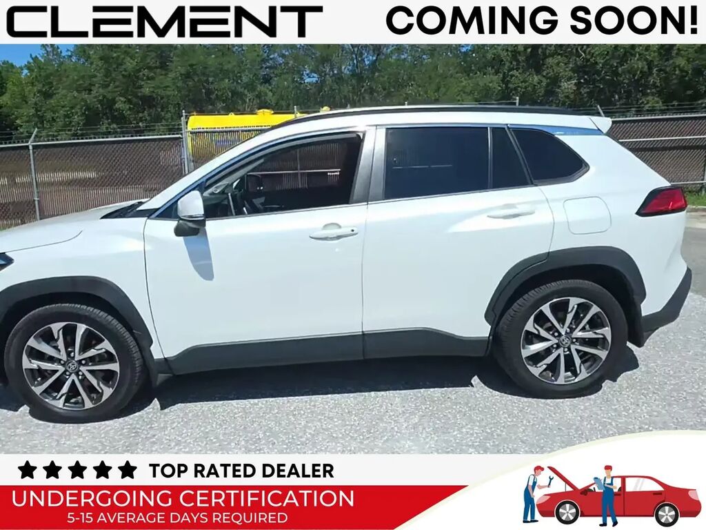 2023 Toyota Corolla Cross XLE — photo 1 of 42