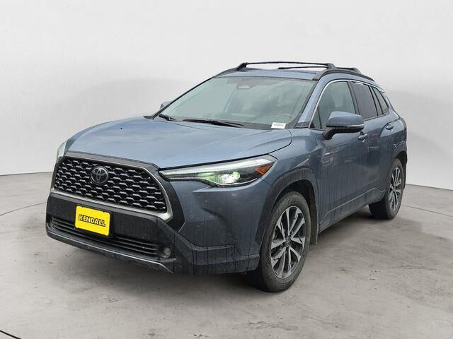 2023 Toyota Corolla Cross XLE — photo 1 of 3