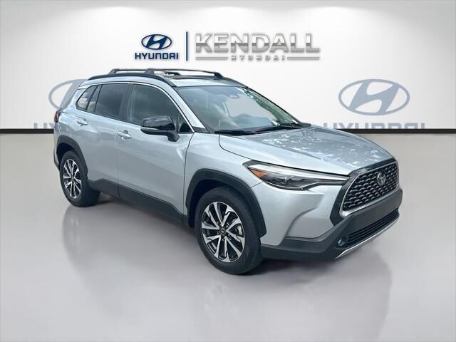 2025 Toyota Corolla Cross XLE — photo 1 of 26
