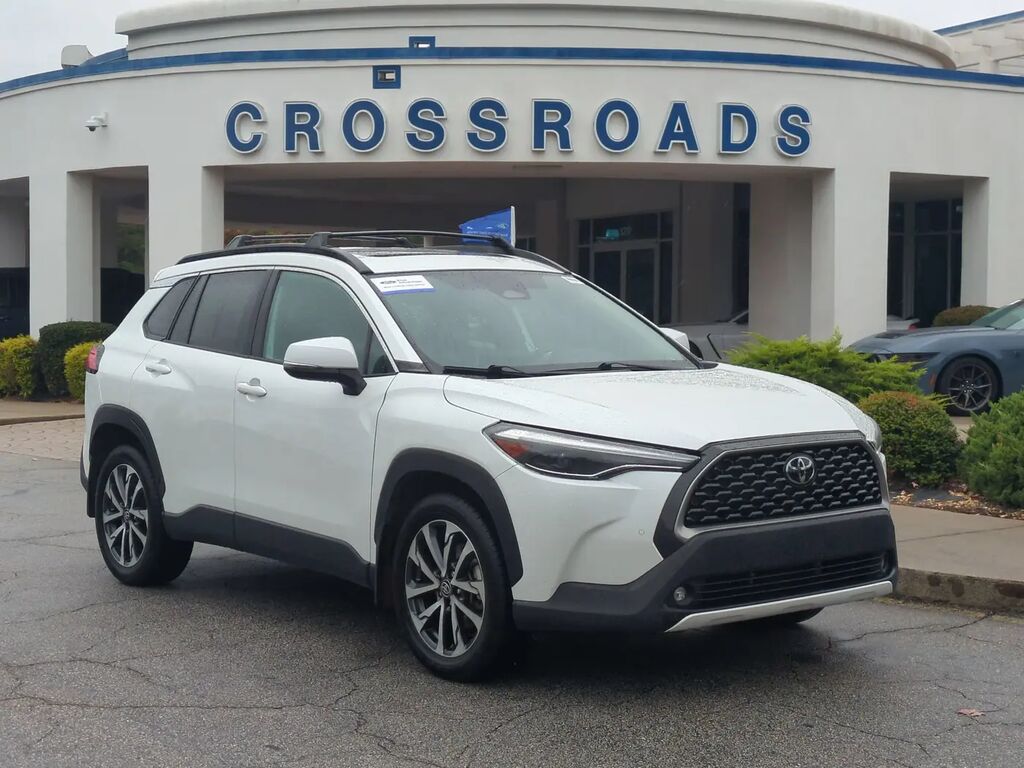 2023 Toyota Corolla Cross XLE — photo 1 of 13