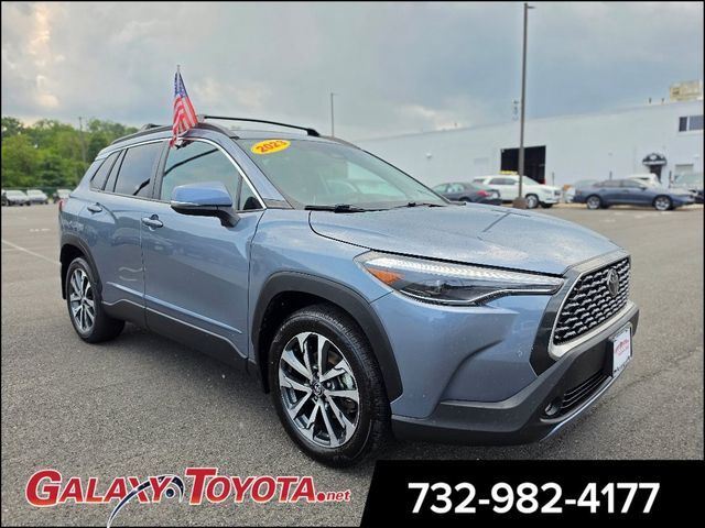 2023 Toyota Corolla Cross XLE — photo 1 of 13