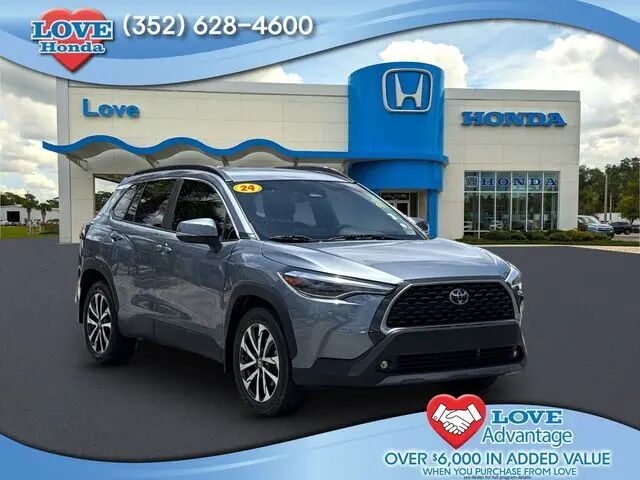 2024 Toyota Corolla Cross XLE — photo 1 of 13