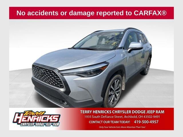 2023 Toyota Corolla Cross XLE — photo 1 of 24