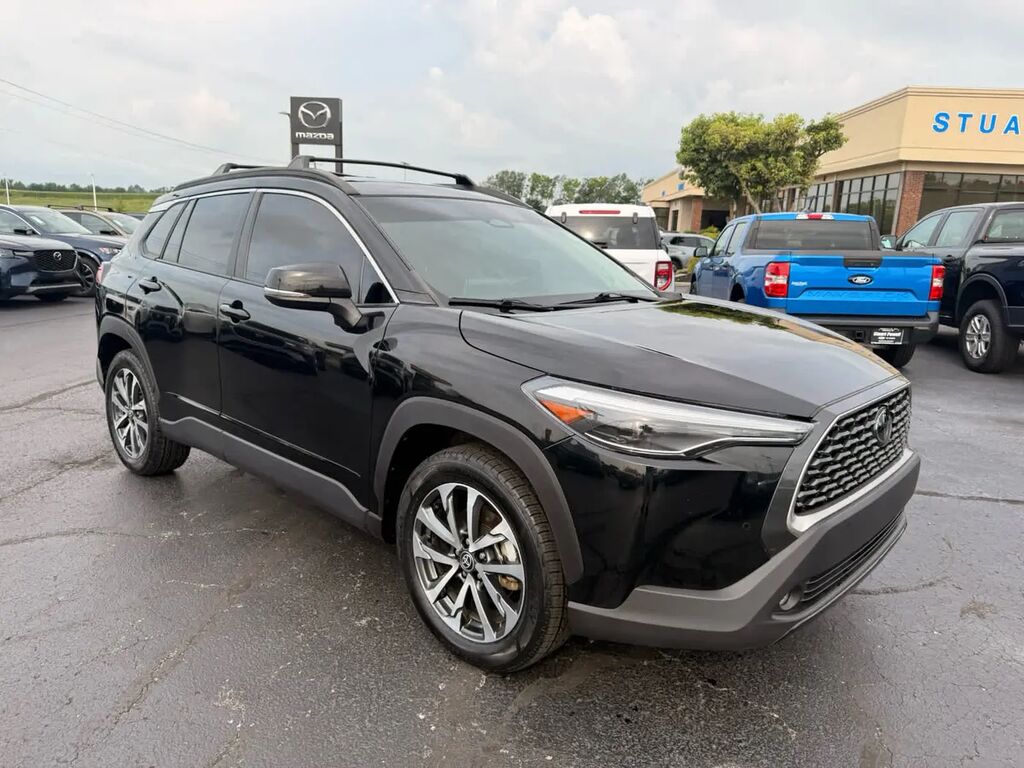 2023 Toyota Corolla Cross XLE — photo 1 of 15
