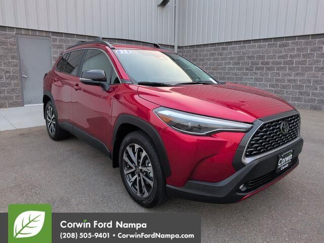2025 Toyota Corolla Cross XLE