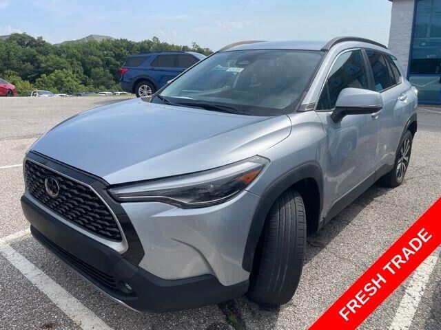 2024 Toyota Corolla Cross XLE — photo 1 of 26