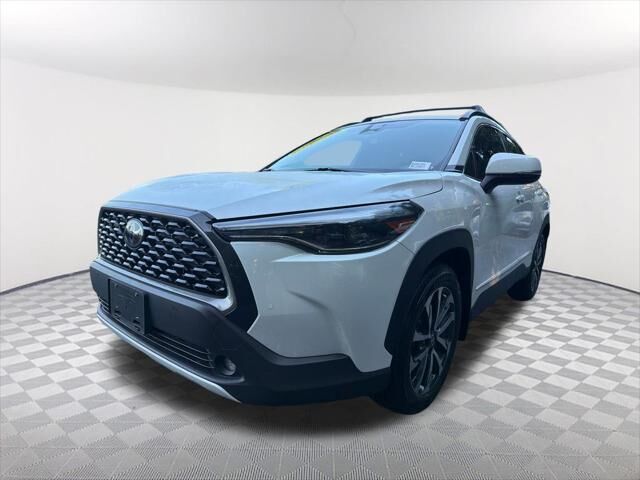 2024 Toyota Corolla Cross XLE — photo 1 of 13
