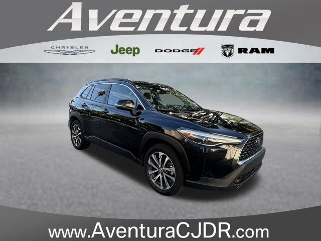 2022 Toyota Corolla Cross XLE — photo 1 of 13