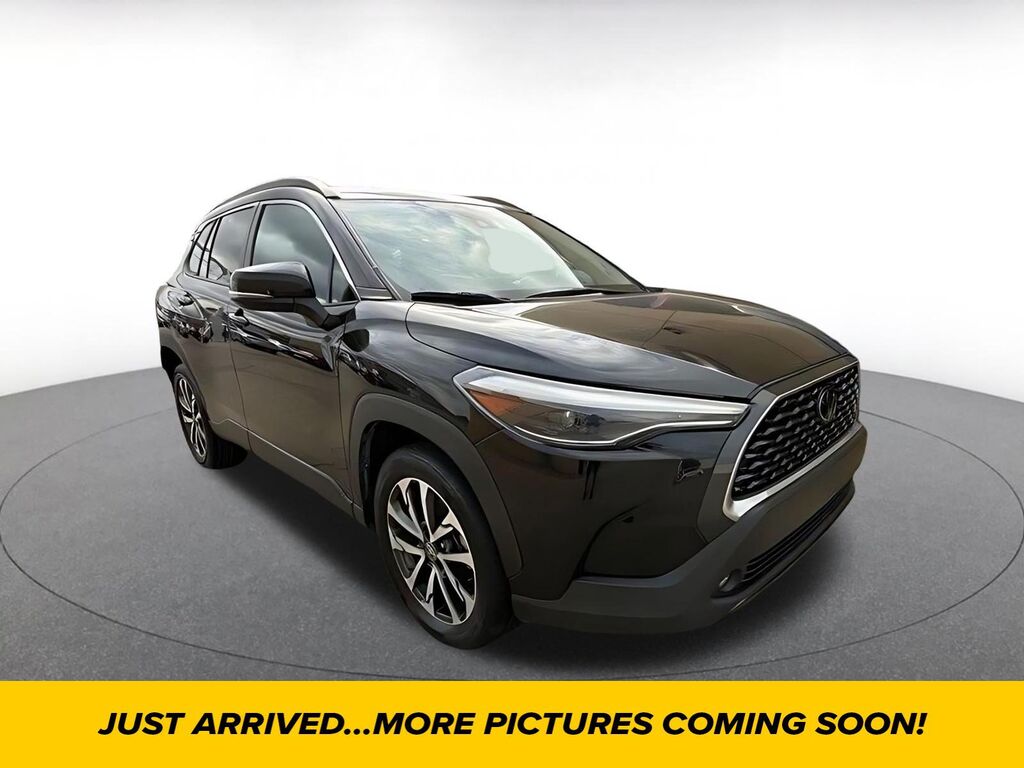 2022 Toyota Corolla Cross XLE — photo 1 of 1