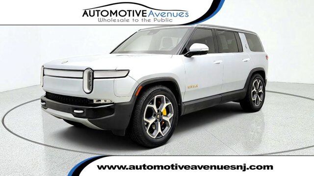 2023 Rivian R1S Adventure