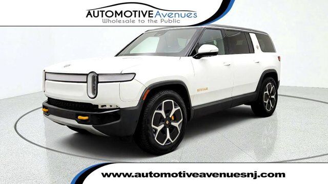 2024 Rivian R1S Adventure