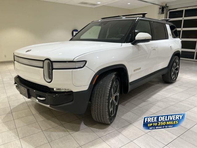 2022 Rivian R1S Launch Edition — photo 1 of 39