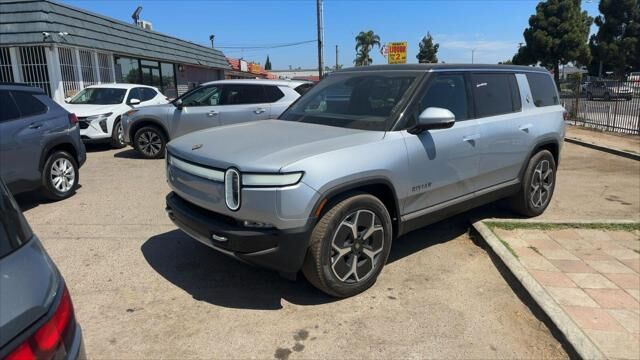 2024 Rivian R1S Adventure — photo 1 of 3