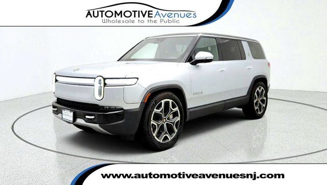 2025 Rivian R1S Adventure