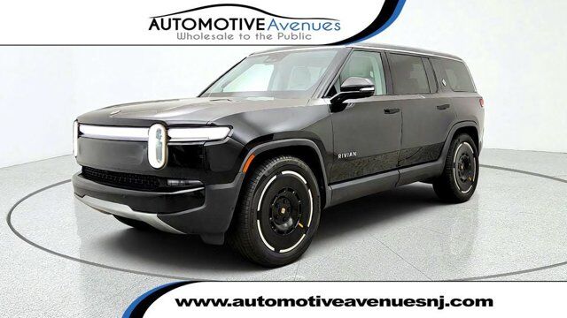 2025 Rivian R1S Adventure