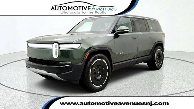 2025 Rivian R1S Adventure