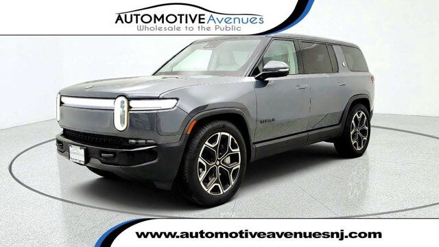 2025 Rivian R1S Adventure