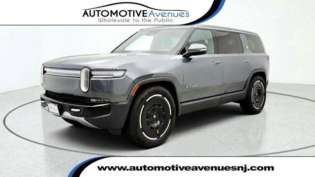 2025 Rivian R1S Adventure