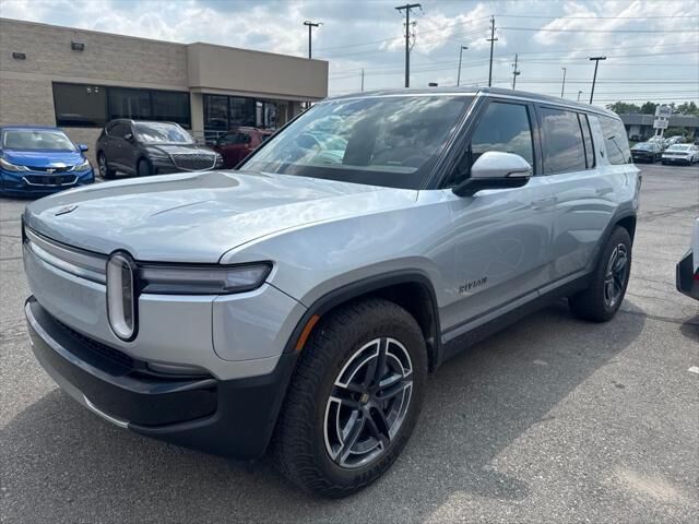 2025 Rivian R1S Adventure — photo 1 of 4