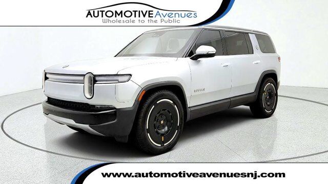 2025 Rivian R1S Adventure