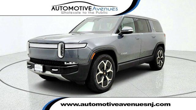 2024 Rivian R1S Adventure