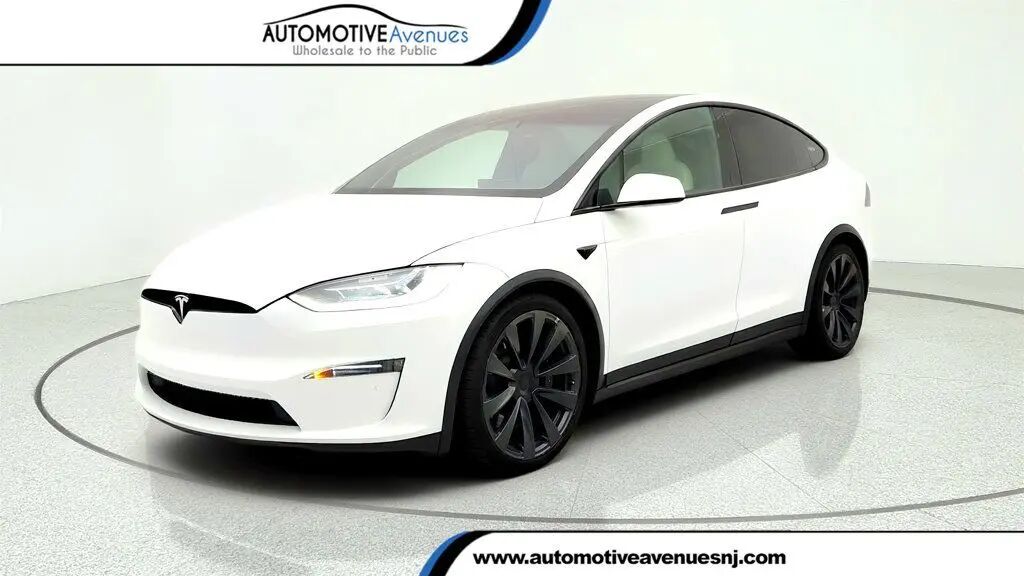 2022 Tesla Model X Plaid — photo 1 of 13