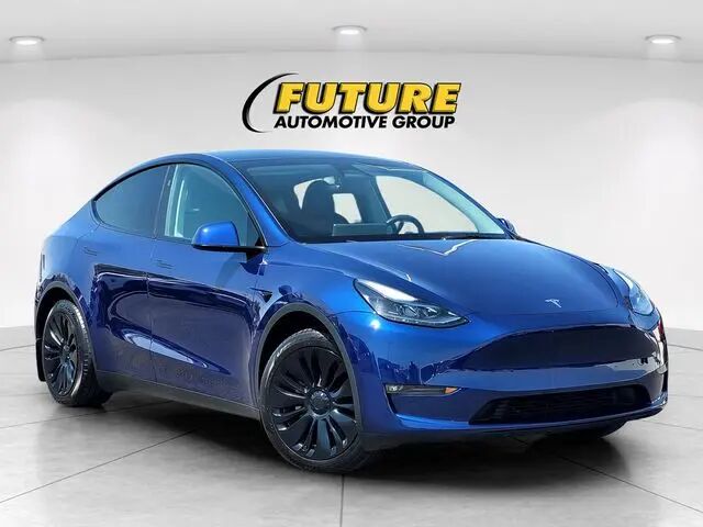 2023 Tesla Model Y Long Range — photo 1 of 13