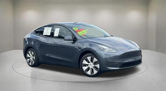 2023 Tesla Model Y Long Range — photo 1 of 26