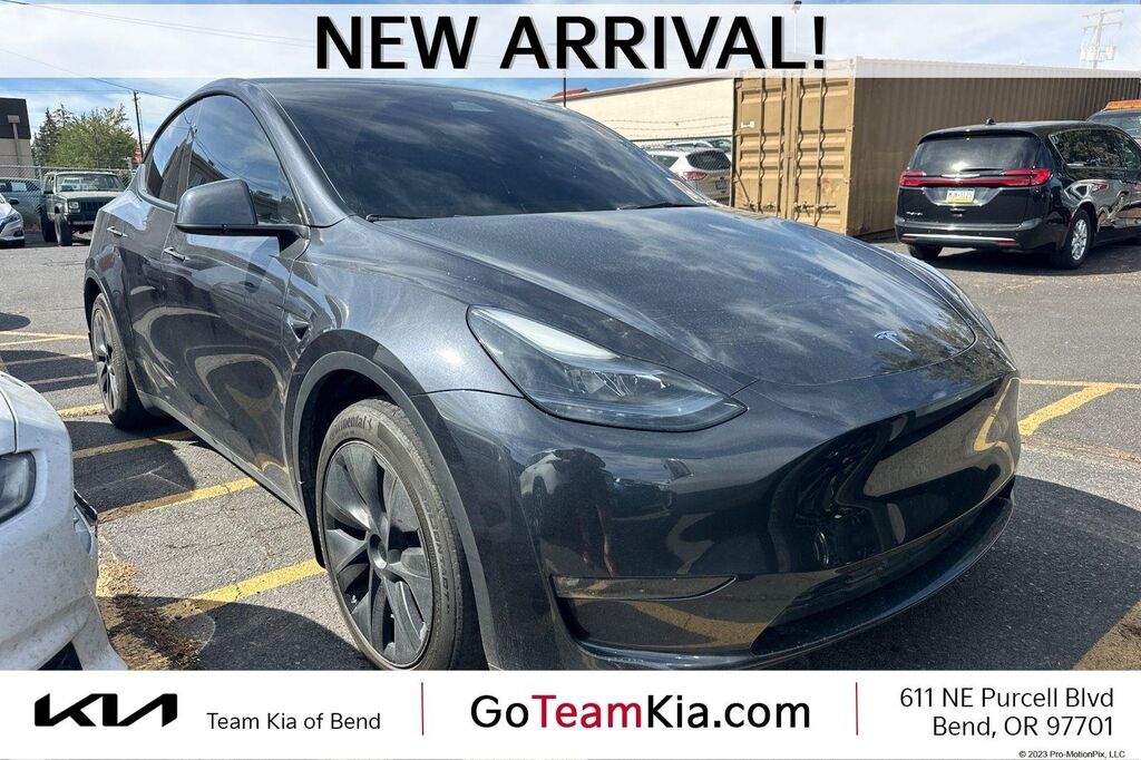 2024 Tesla Model Y Long Range — photo 1 of 12