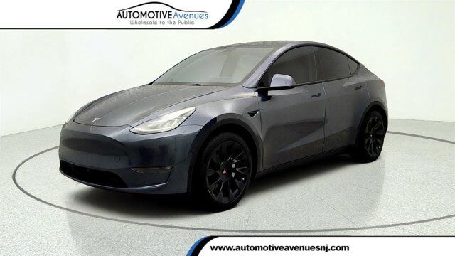 2022 Tesla Model Y Long Range — photo 1 of 13
