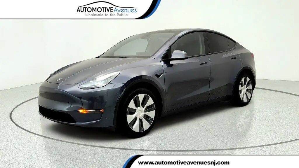 2023 Tesla Model Y Base — photo 1 of 26