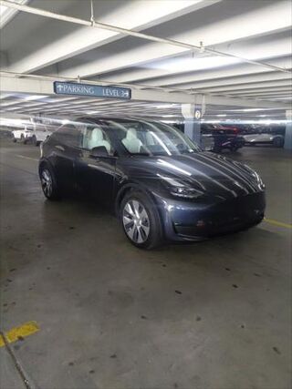 2024 Tesla Model Y Long Range — photo 1 of 7