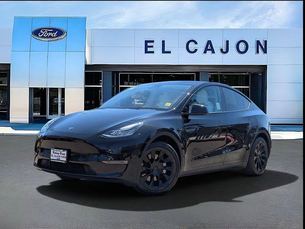 2022 Tesla Model Y Long Range — photo 1 of 2