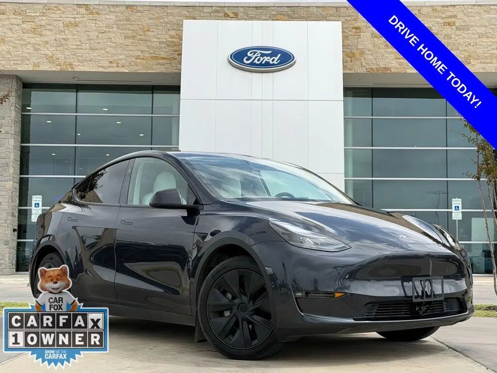 2024 Tesla Model Y Long Range — photo 1 of 27