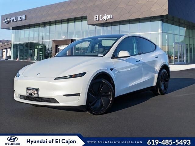 2026 Tesla Model Y Long Range — photo 1 of 14