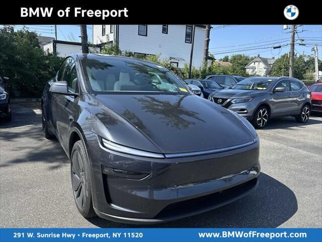 2026 Tesla Model Y Long Range — photo 1 of 14