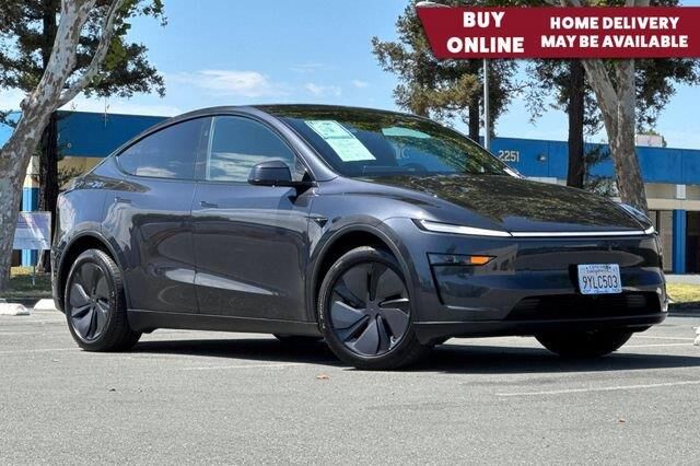 2026 Tesla Model Y Long Range — photo 1 of 3