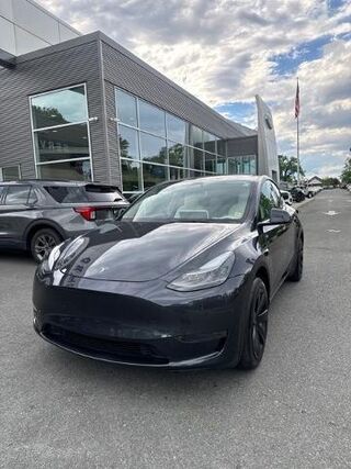 2024 Tesla Model Y Long Range — photo 1 of 25