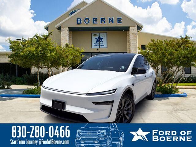 2026 Tesla Model Y Long Range — photo 1 of 26