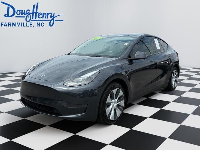 2024 Tesla Model Y Base — photo 1 of 13